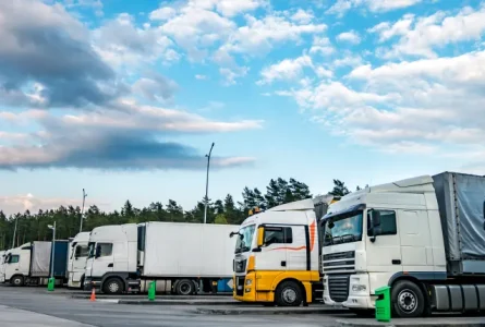 Trucking companies recruiting older drivers