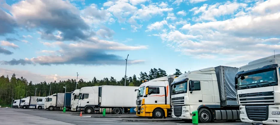 Trucking companies recruiting older drivers