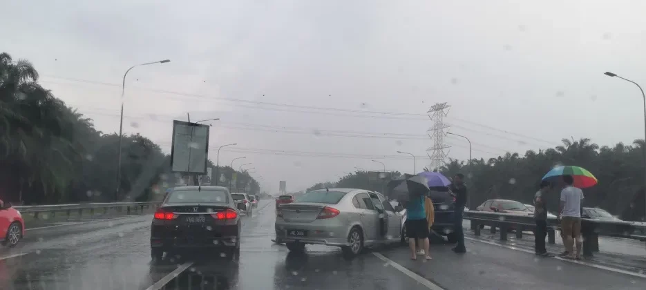 How does weather cause traffic accidents?