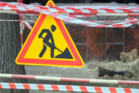 What are common construction site hazards?