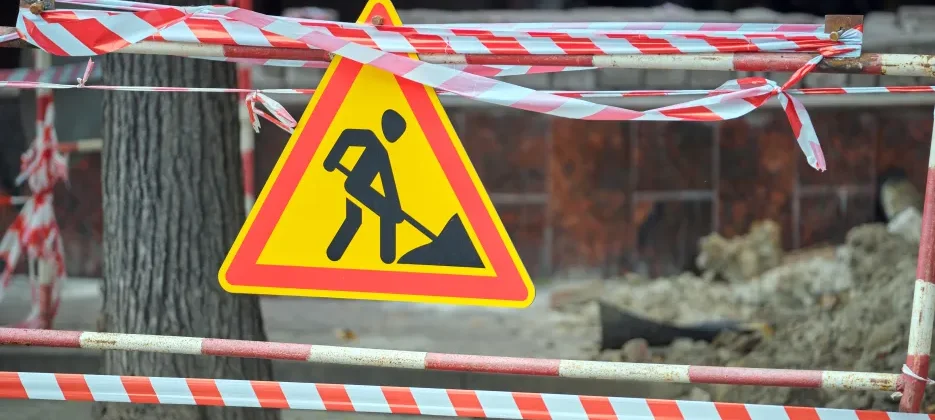 What are common construction site hazards?