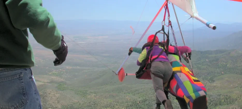 Hang glider pilot’s error leads to tourist’s injuries