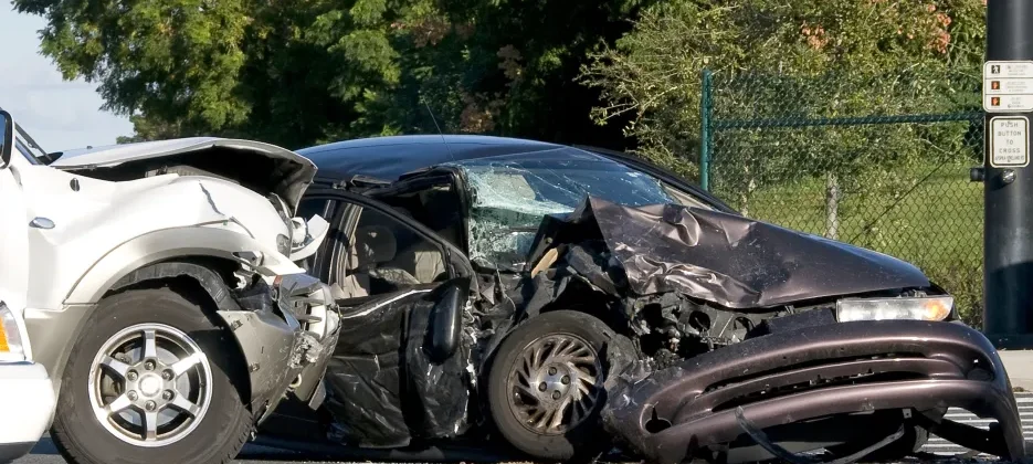 2-vehicle crash kills Connecticut man