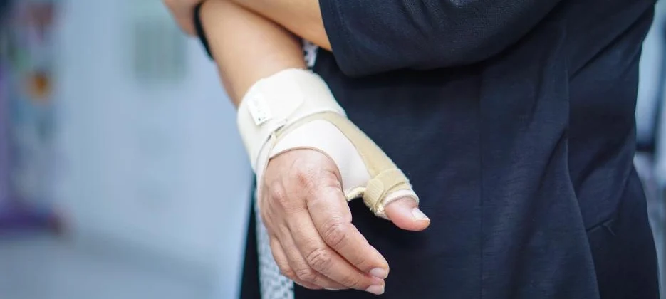 Why do wrist injuries take so long to heal?